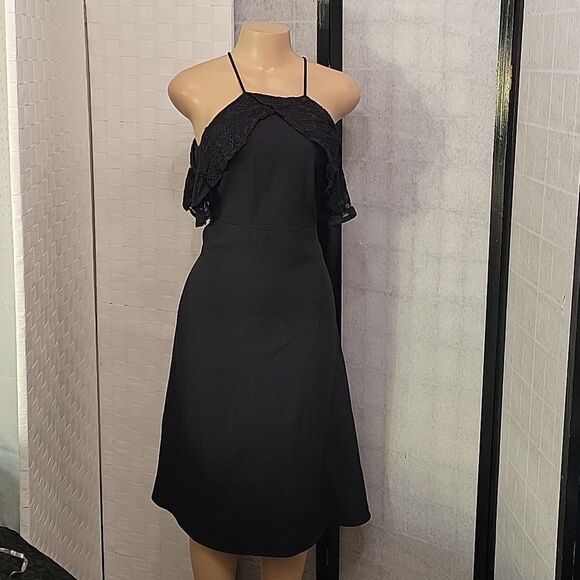 BRAND NEW GABBY SKYE LACE OVERLAY STRAPPY COLD SHOULDER MIDI DRESS - Picture 3 of 14